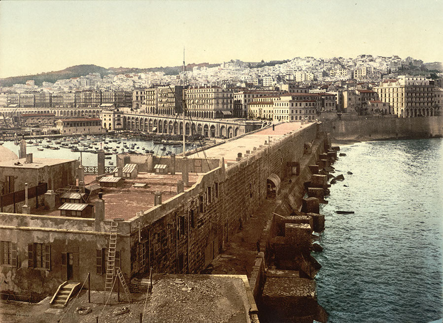Vue de la jetée et du port d'Alger