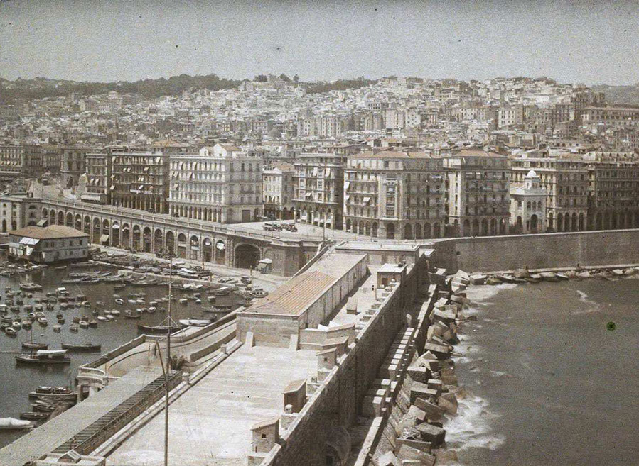 Alger, la jetée Kheir-ed Din, les quartiers européens et la ville haute en 1929