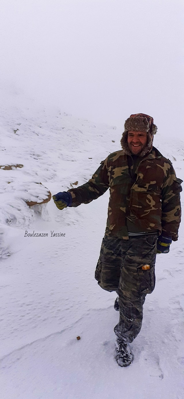 Chélia recouverte de neige blanche