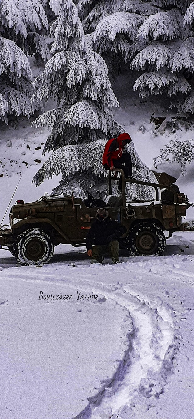 Chélia recouverte de neige blanche