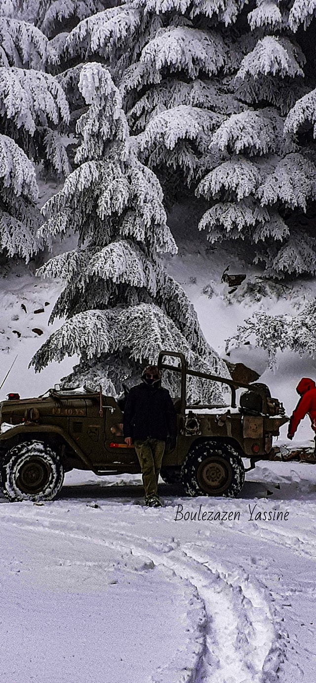 Chélia recouverte de neige blanche