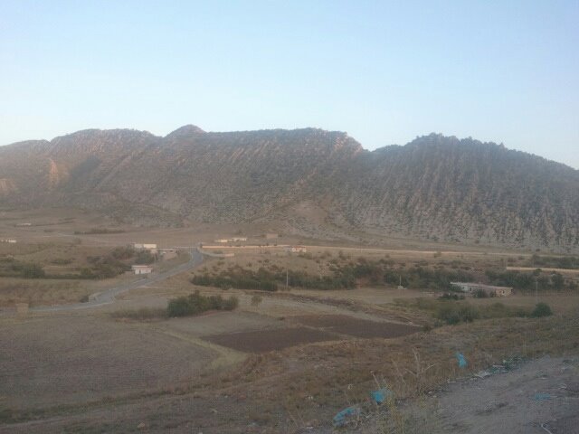 الطريق الى مقبرة لمصاير بيابوس.