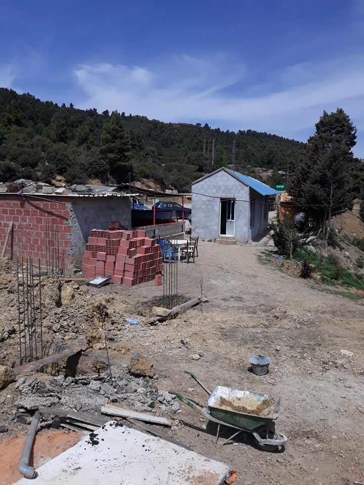 السبتي لكحل صاحب مطعم المشهور بالمردومة في اشغال قصد التوسع والعصرنة ربي ايوقفه ويحفظه.