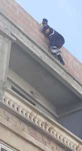 رجال الحماية المدنية لمدينة خنشلة تدخل لانقاض حمامة.