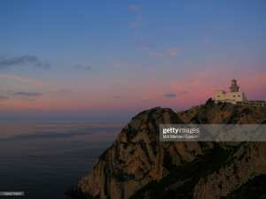 scene de montagne et ciel durant le coucher de soleil