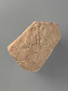 Fragment de jarre à décor d'entrelacs fleuronnés