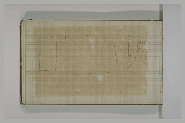 Trois ouvertures, avec une figure dans une des ouvertures