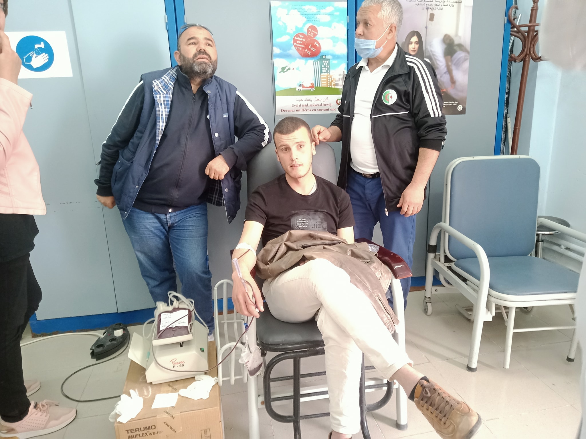 اليوم الثاني علي التوالي بجامعة عباس لغرور خنشلة. حملة التبرع بالدم