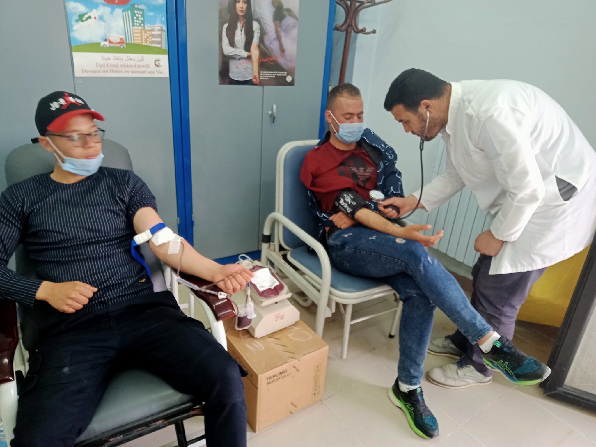 اليوم الثاني علي التوالي بجامعة عباس لغرور خنشلة. حملة التبرع بالدم