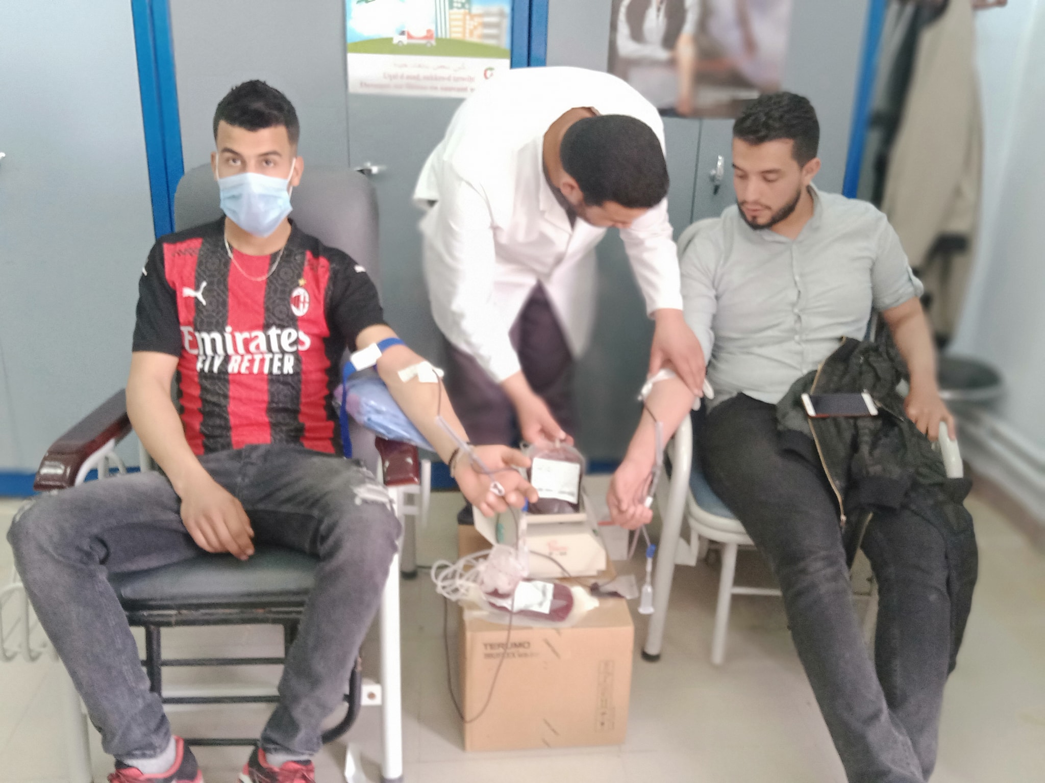 اليوم الثاني علي التوالي بجامعة عباس لغرور خنشلة. حملة التبرع بالدم