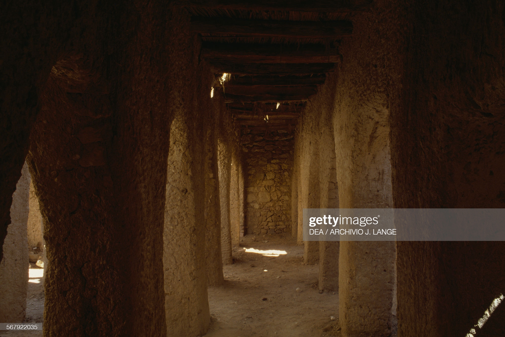 l'interieur de la mosquée du vieux ksar de menia ancien Golea
