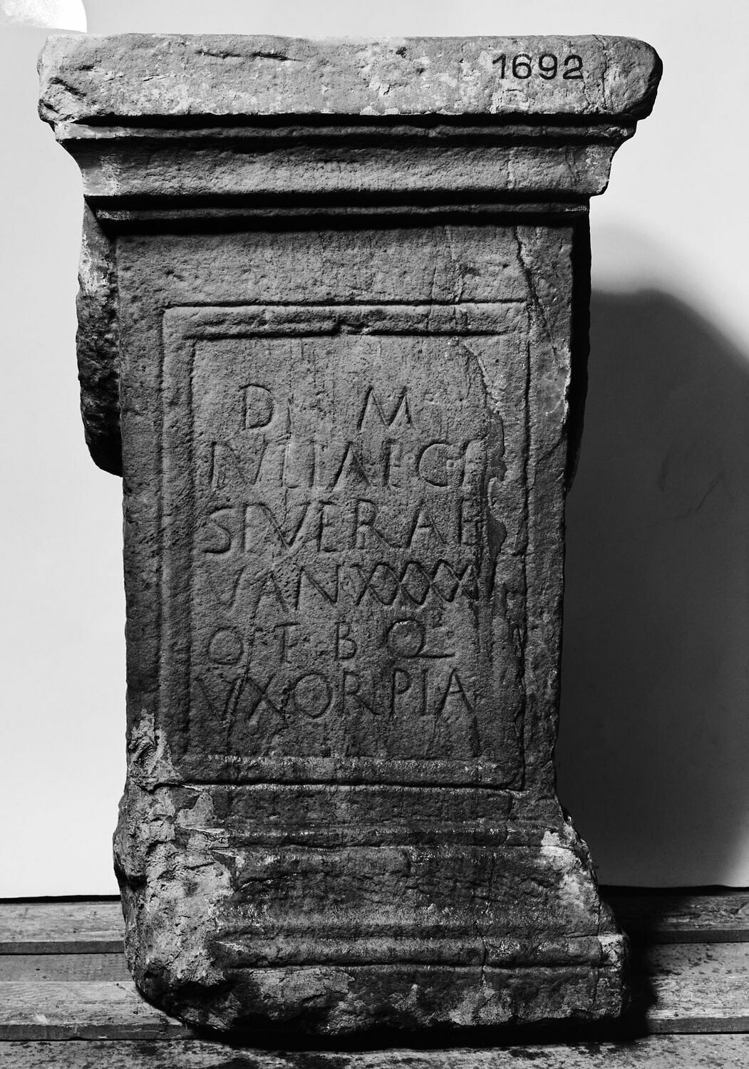 Autel ; inscription