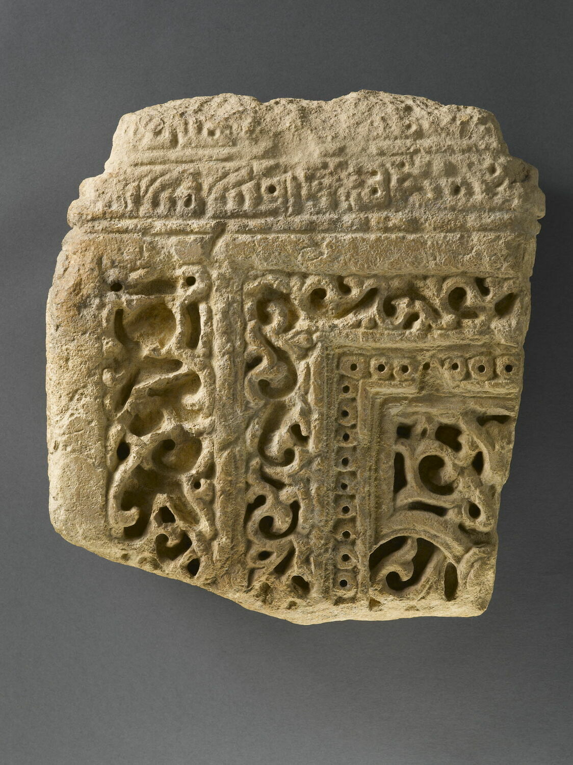 Fragment de stèle funéraire