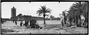 Village d'extrême Sud, la mosquée au sahara vers 1900