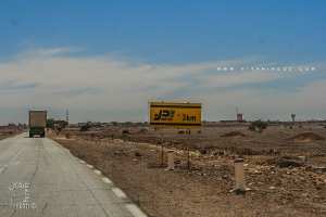 Entrée village Hassi Khebi ou Khobbi, au milieu de nulle part