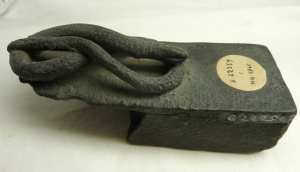 Figurine ; sarcophage de serpent