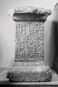 Autel ; inscription