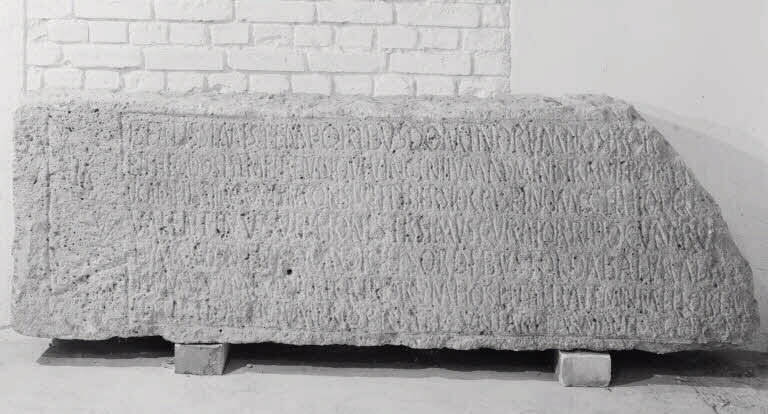 Linteau de porte ; inscription