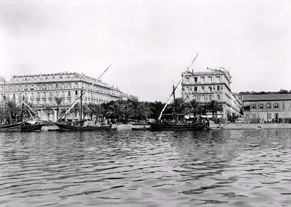 Annaba ex-Bone (Algérie). L'entrée du Cours National. Vers 1900