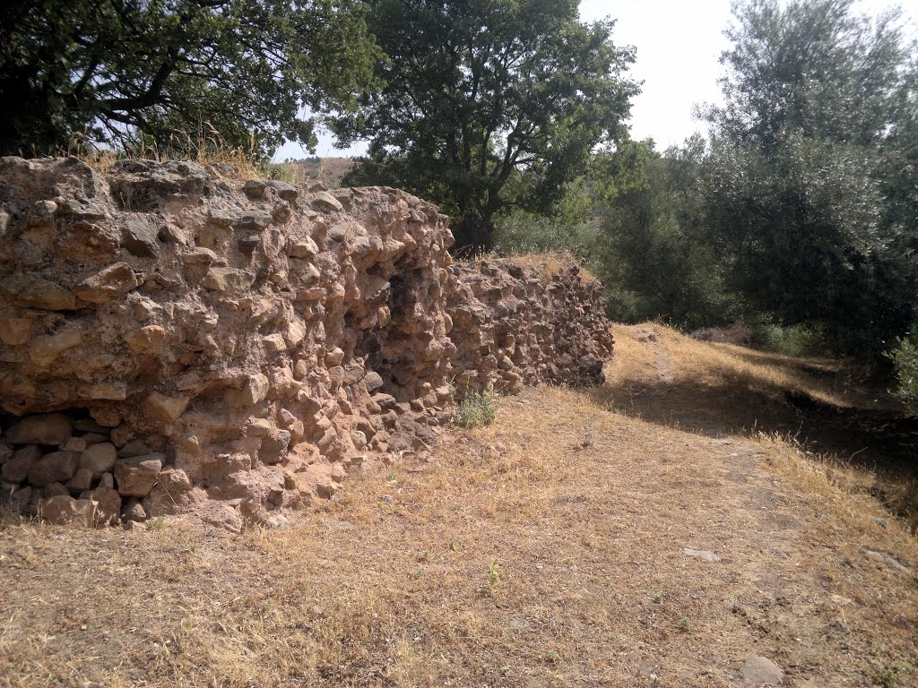 À 7 km au nord de Beni Aziz se trouve le site archéologique d’Ikjan