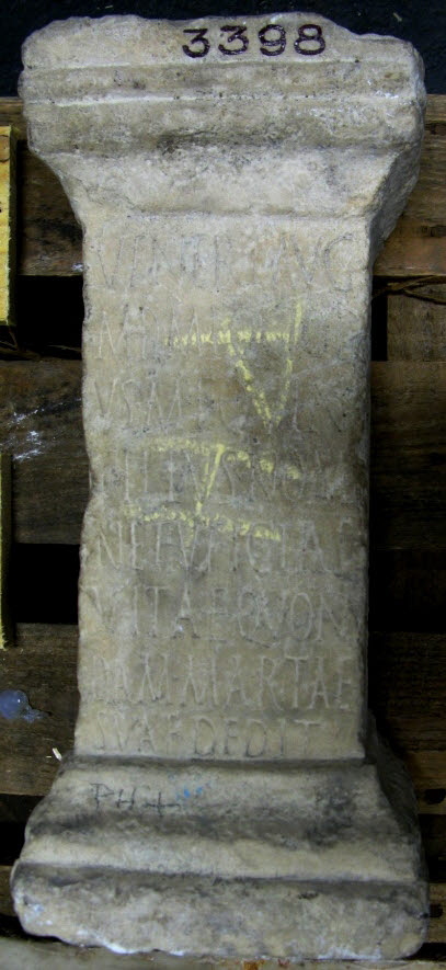 Autel ; inscription