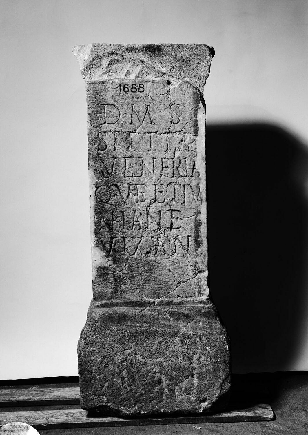 Autel ; inscription