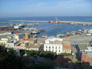 PORT DE GHAZAOUET.CHALUTIERS EN RADE