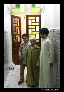 Enfants célébrant El Mawlid Ennabaoui, à la Zaouia de Cheikh Benyeless