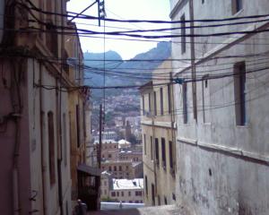 Vue sur le vieil Oran depuis l'arrière scène du Théâtre d'Oran