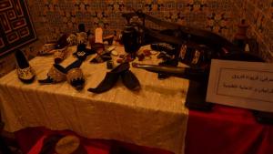 أحذية تقليدية.