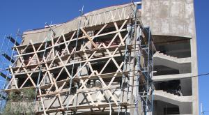 un immeuble en construction