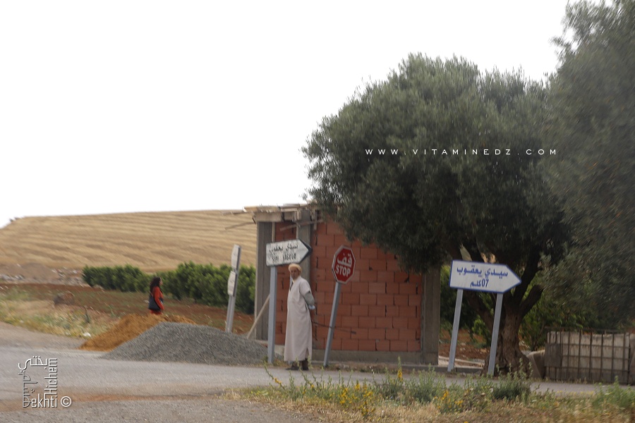 Arrêt de bus en construction sur la RN101