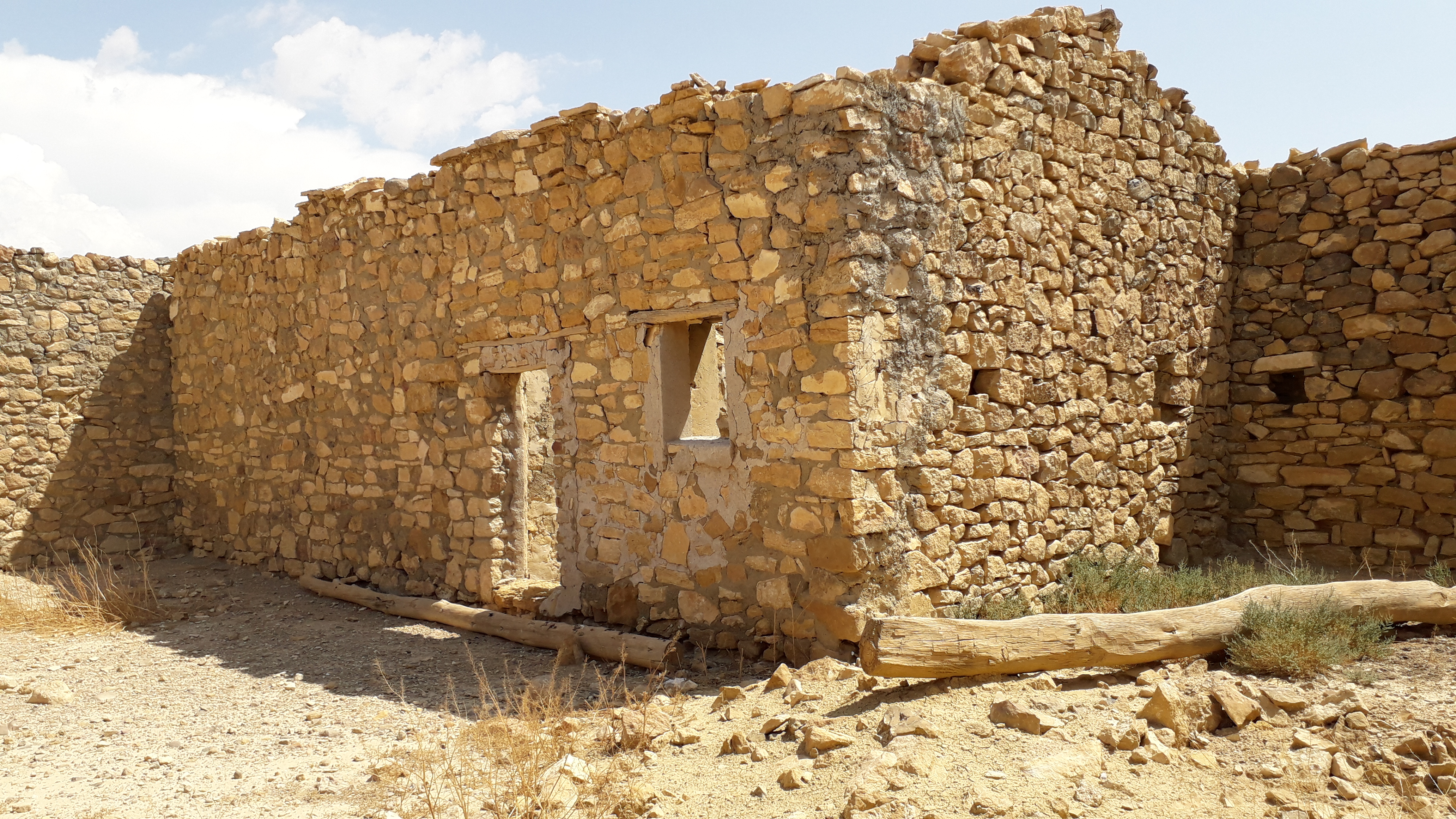 03 صور قرية ولاد التواتي ( دار من الحجارة)