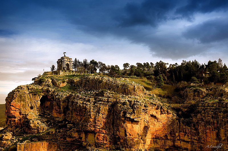 Constantine-Le monument aux morts.