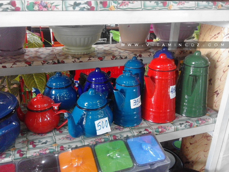 Ustensiles, théières et cafetières en émail