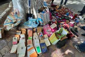 Tlemcen : Bouquiniste brocanteur de rue près du Mechouar