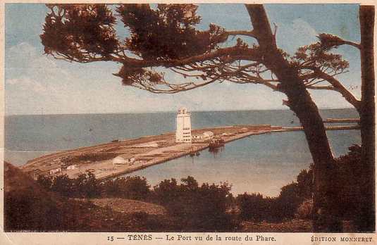 Port de Tenes Vu de la route du Phare
