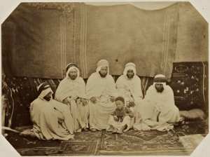 Agaliks de Mina et du Chelif. Mokhtar Ben Mydoul, kaïd des Sahari, Taieb Ben Daouadji, kaïd des Mazoumah, Miloud Ben Maceur, Kaïd des Mzila, El Hadj Mohammed Ouled El Abed Kaïd des Mahalia, Lussef Ben Djafar, kaïd des Aghaacha. (Image de propagande coloniale)