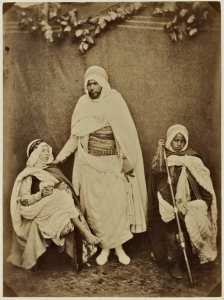 Ali ben Riah Kalifat de son frère, Bel Hadj, agha des Ouled Riahet ses deux neveux, Mrah et Ahmed Ouled bel Hadj (Image de propagande coloniale)