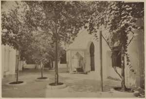 Alger. Cour de la mosquée el-Kébir (Image de propagande coloniale)