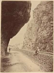 Chabet El Akra. La route (Image de propagande coloniale)