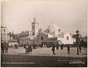 Place du gouvernement et mosquée El Djedid (Image de propagande coloniale)