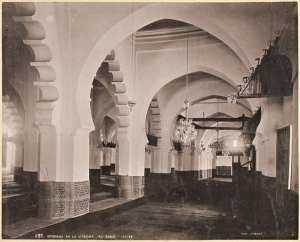 Alger. Intérieur de la mosquée El Kebir (Image de propagande coloniale)