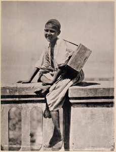 Alger. Yaouled, petit Circasien (Image de propagande coloniale)