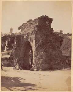 Bougie. Bab-el-Bar (vestige de l'enceinte sarrazine) (Image de propagande coloniale)