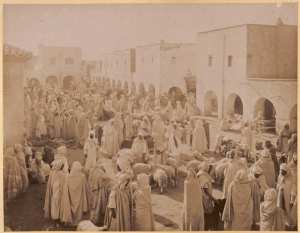 [Marché de Biskra] (Image de propagande coloniale)