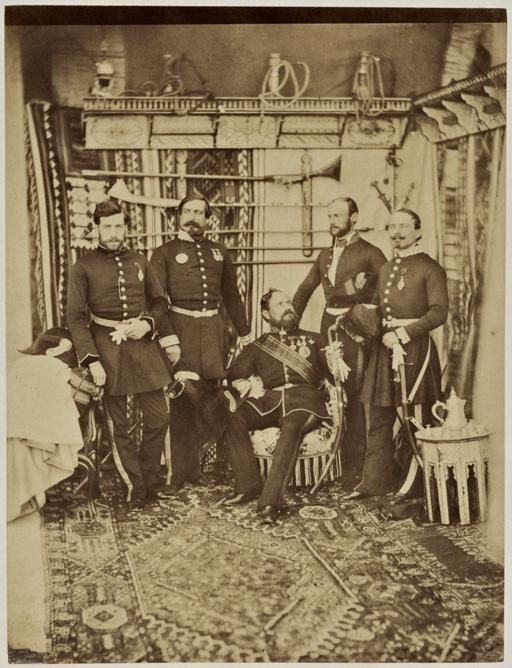 M. Monge, drogman, M. Rousseau drogman principal, M. Léon Roche, consul général [de Tunis], M. Tissot, vice-consul, M. Bakri, chancelier. (Image de propagande coloniale)