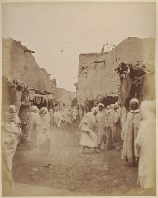 Sidi-Okba. Rue de marché (Image de propagande coloniale)