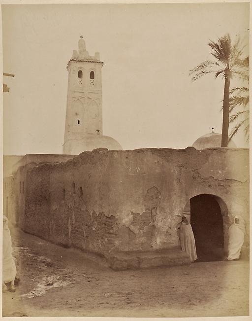 Sidi-Okba. Entrée de la mosquée (Image de propagande coloniale)