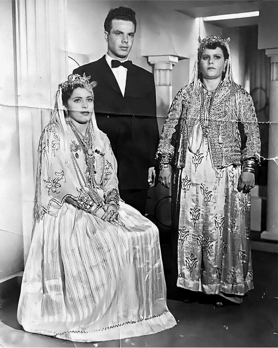 بشدة الجص وبلوزة المنسوج التلمسانية